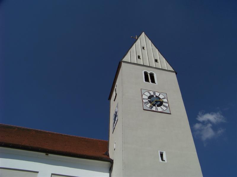 Pfarrkirche St. Laurentius mit Kapelle St. Nepomuk.